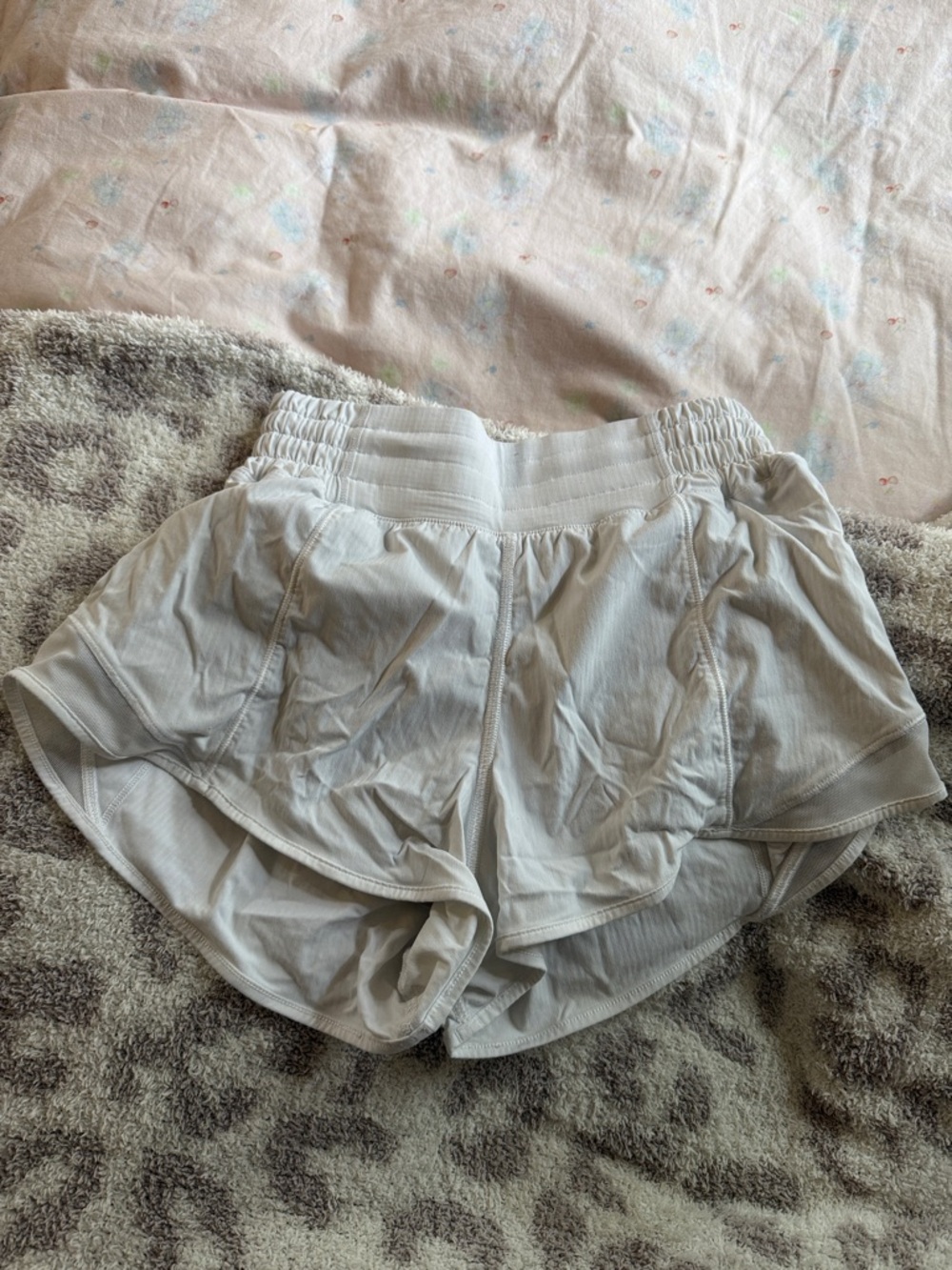 Lululemon white hotty hot shorts